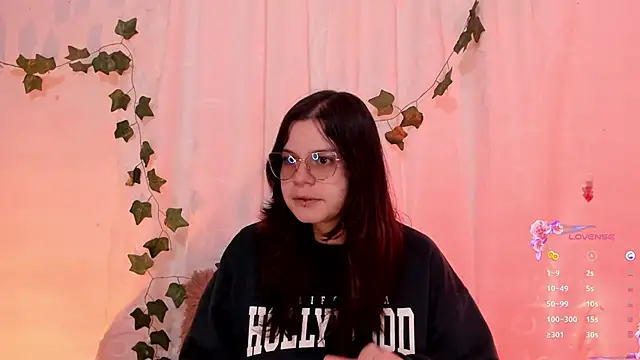 Snapshot of Mey_moon chatting on March 18, 2025, 10:15 pm Mey moon online show from March 18, 2025, 10:15 pm