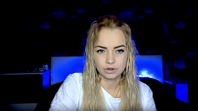 StephanieSweety online show from November 5, 2025, 10:15 am