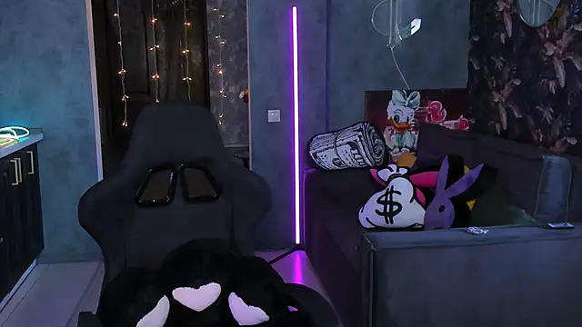 Blckmirrorr online show from April 29, 2026, 8:51 am