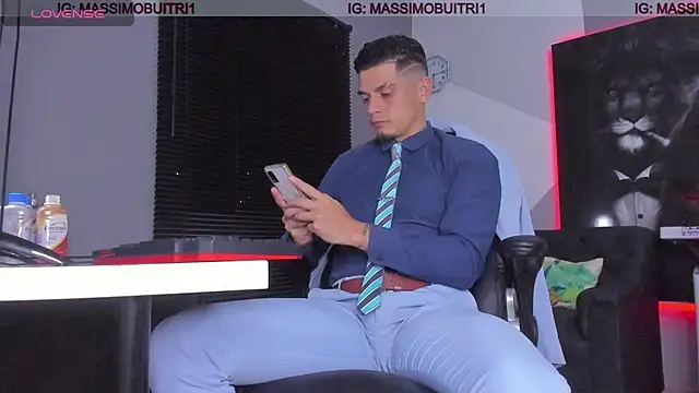 Snapshot of massimo_g chatting on December 6, 2024, 11:03 pm massimo g online show from December 6, 2024, 11:03 pm