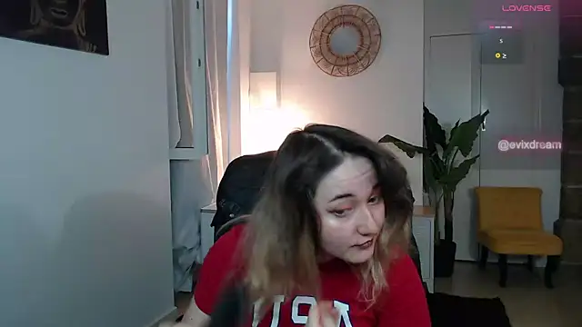 Snapshot of Crystal-dreamt chatting on July 4, 2026, 8:31 am Crystal-dreamt online show from July 4, 2026, 8:31 am