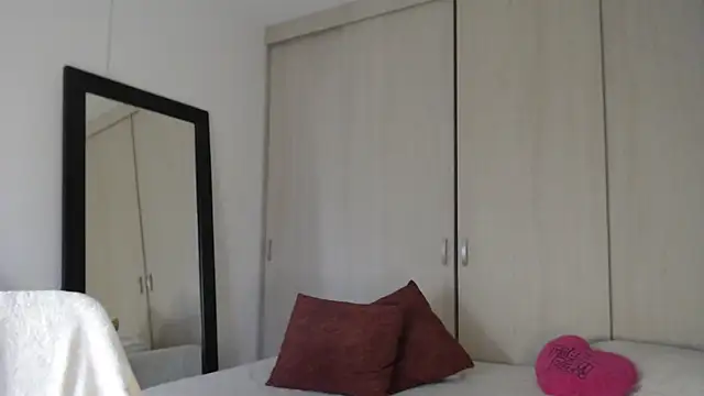 cristal sexybody online show from October 2, 2025, 10:06 pm