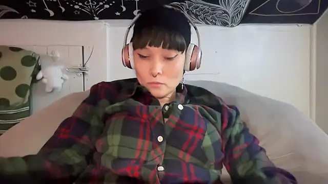 FRRANNKIE online show from February 25, 2025, 4:21 pm