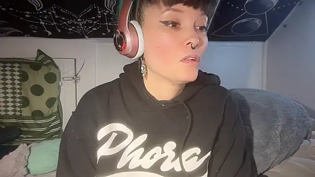 FRRANNKIE online show from March 21, 2025, 3:46 pm