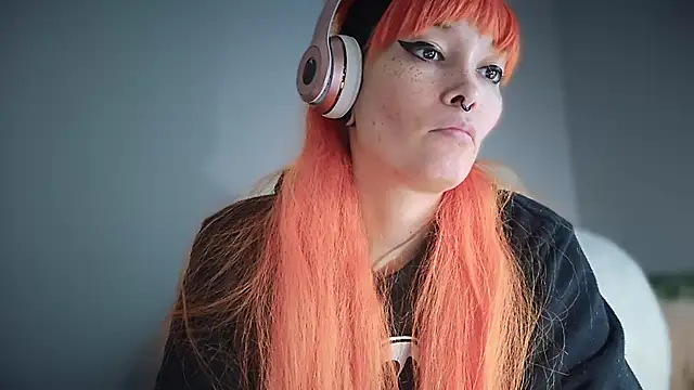 FRRANNKIE online show from October 28, 2025, 6:54 pm