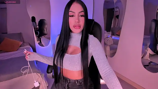 Snapshot of MileyCruz_ chatting on December 13, 2024, 4:22 am MileyCruz online show from December 13, 2024, 4:22 am