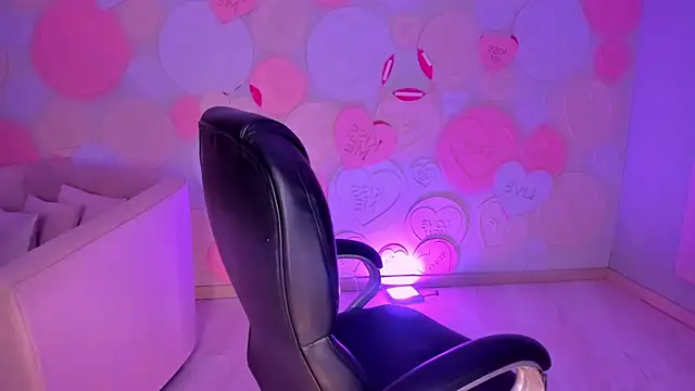 Snapshot of MileyCruz_ chatting on December 21, 2024, 10:39 am MileyCruz online show from December 21, 2024, 10:39 am