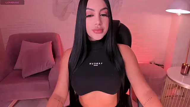 Snapshot of MileyCruz_ chatting on January 28, 2025, 5:00 am MileyCruz online show from January 28, 2025, 5:00 am