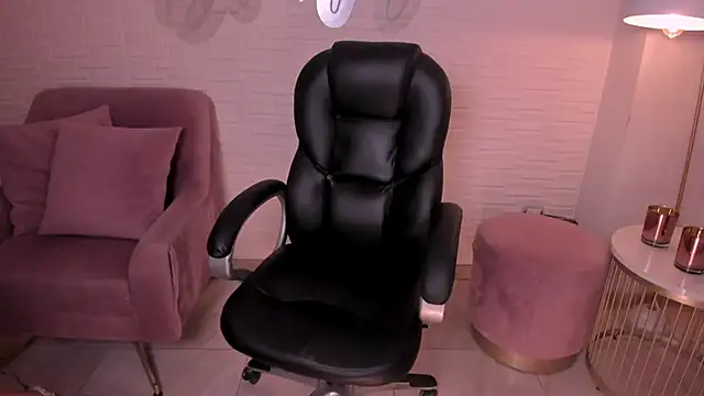 Snapshot of MileyCruz_ chatting on February 2, 2025, 1:45 am MileyCruz online show from February 2, 2025, 1:45 am