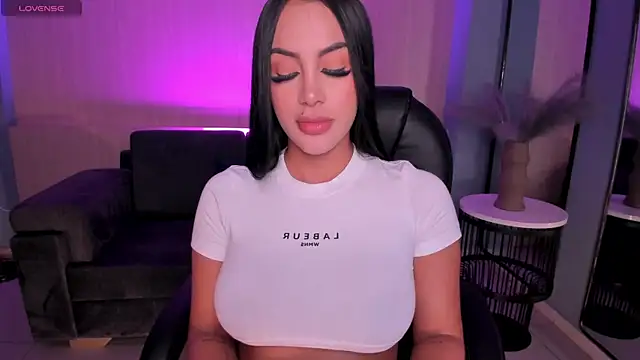 Snapshot of MileyCruz_ chatting on February 13, 2025, 3:50 am MileyCruz online show from February 13, 2025, 3:50 am