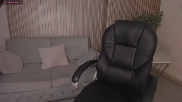 Snapshot of MileyCruz_ chatting on February 19, 2025, 3:28 am MileyCruz online show from February 19, 2025, 3:28 am