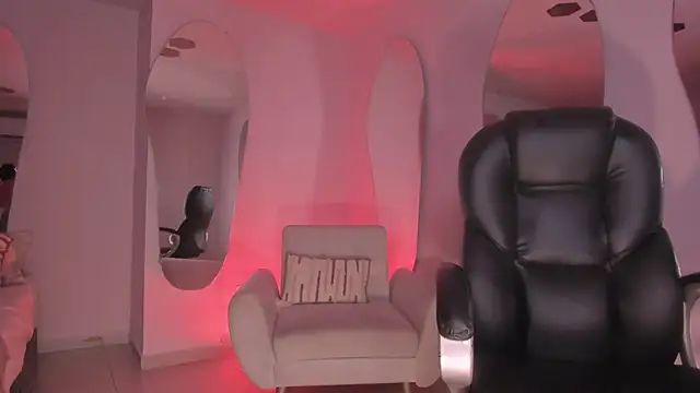 Snapshot of MileyCruz_ chatting on March 12, 2025, 9:34 am MileyCruz online show from March 12, 2025, 9:34 am