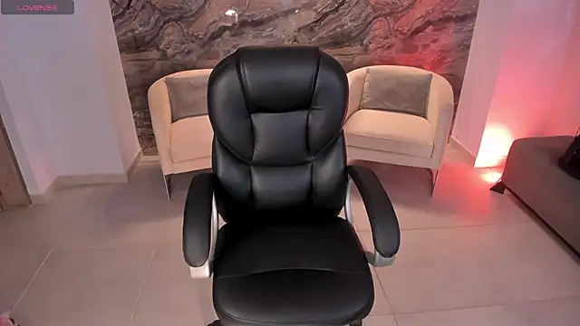 Snapshot of MileyCruz_ chatting on September 30, 2025, 12:48 am MileyCruz online show from September 30, 2025, 12:48 am