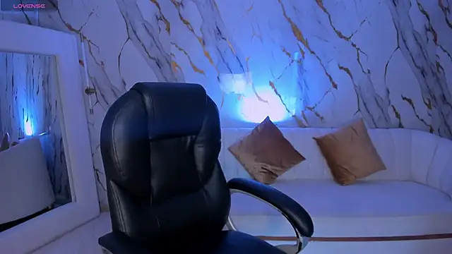 DannaCruz online show from January 10, 2026, 7:04 pm