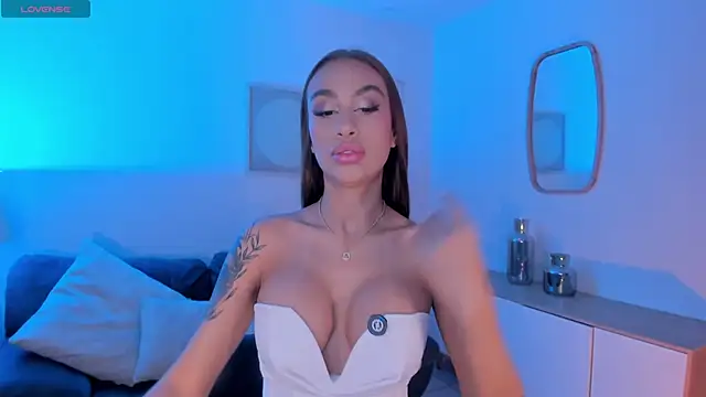 DannaCruz online show from April 2, 2026, 7:33 pm