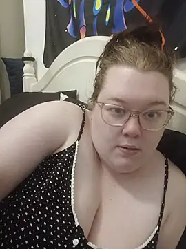 Sexycurvyemilyy online show from June 27, 2026, 9:20 pm