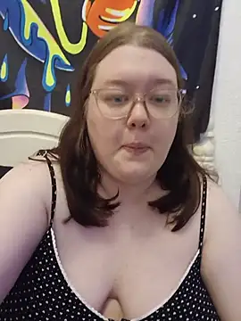 Sexycurvyemilyy online show from July 3, 2026, 9:43 pm