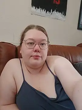 Sexycurvyemilyy online show from July 11, 2026, 1:36 pm