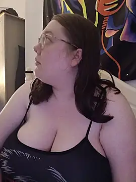 Sexycurvyemilyy online show from July 21, 2026, 9:39 pm