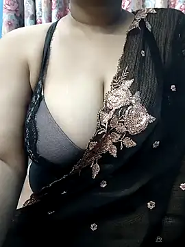 Snapshot of Sexybomb33 chatting on February 8, 2025, 7:59 pm Sexybomb33 online show from February 8, 2025, 7:59 pm