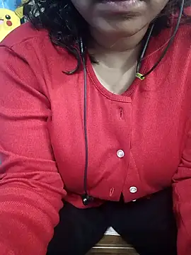 Snapshot of Sexybomb33 chatting on February 12, 2025, 8:18 pm Sexybomb33 online show from February 12, 2025, 8:18 pm