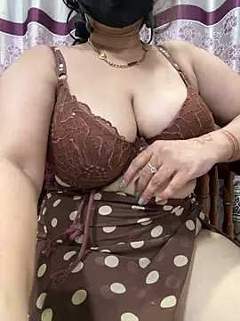 Snapshot of Sexybomb33 chatting on November 7, 2025, 9:15 pm Sexybomb33 online show from November 7, 2025, 9:15 pm