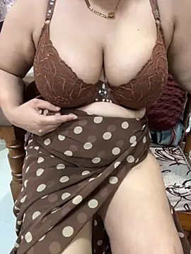 Snapshot of Sexybomb33 chatting on November 12, 2025, 8:19 pm Sexybomb33 online show from November 12, 2025, 8:19 pm