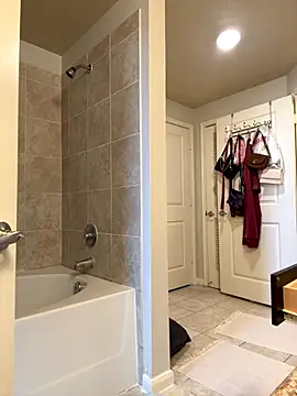 Natur4lBeautyb33 online show from December 16, 2025, 8:36 pm