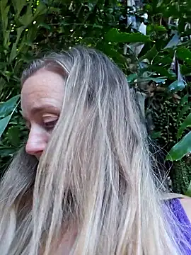 SkyelarSommer online show from October 18, 2025, 9:59 pm