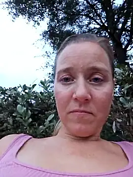 SkyelarSommer online show from October 19, 2025, 10:43 pm