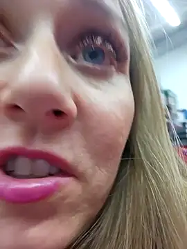 SkyelarSommer online show from December 16, 2025, 2:49 am