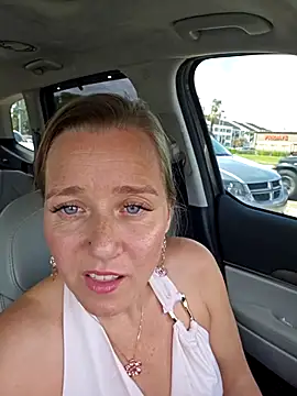 SkyelarSommer online show from March 13, 2026, 4:02 pm