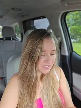 SkyelarSommer online show from April 3, 2026, 2:59 pm