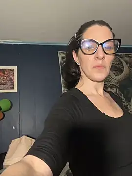 Snapshot of DominiqueX0 chatting on February 9, 2026, 4:05 am DominiqueX0 online show from February 9, 2026, 4:05 am