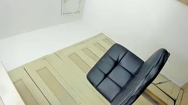 Snapshot of MissCarolinne chatting on January 5, 2025, 5:41 am MissCarolinne online show from January 5, 2025, 5:41 am