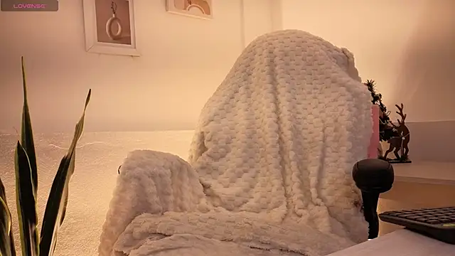 Snapshot of NebetColin chatting on January 5, 2026, 7:28 pm NebetColin online show from January 5, 2026, 7:28 pm