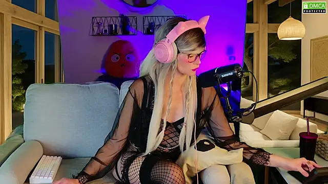 Snapshot of Kittychatte chatting on November 4, 2025, 5:45 pm Kittychatte online show from November 4, 2025, 5:45 pm