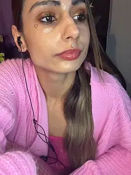 LaPetitechienne1 online show from December 18, 2024, 9:18 pm