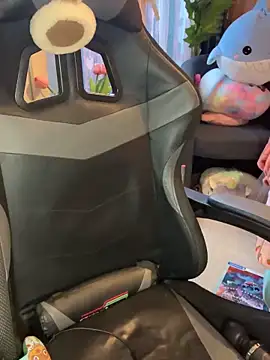 LaPetitechienne1 online show from February 13, 2025, 7:45 am