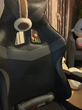 LaPetitechienne1 online show from February 21, 2025, 9:43 pm