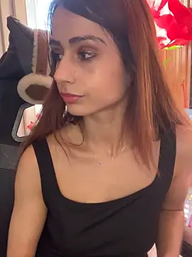 LaPetitechienne1 online show from February 27, 2025, 4:10 pm