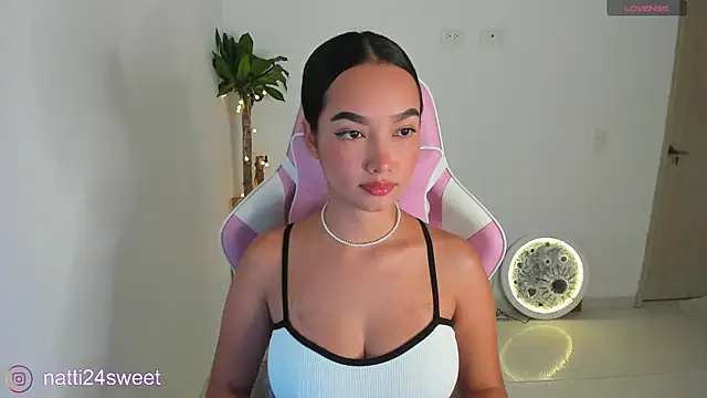 sharlotte 23 online show from June 25, 2026, 12:21 am