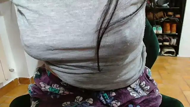 patatinahot87 online show from January 14, 2026, 4:56 pm