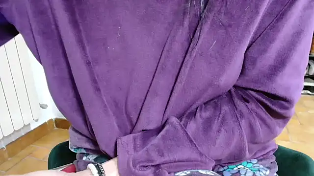 patatinahot87 online show from February 4, 2026, 6:14 pm