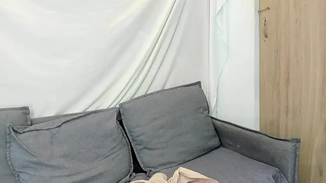 Snapshot of Mhelanny2 chatting on September 28, 2025, 5:57 am Mhelanny2 online show from September 28, 2025, 5:57 am