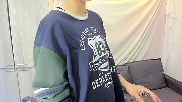 Snapshot of Mhelanny2 chatting on September 28, 2025, 6:02 pm Mhelanny2 online show from September 28, 2025, 6:02 pm