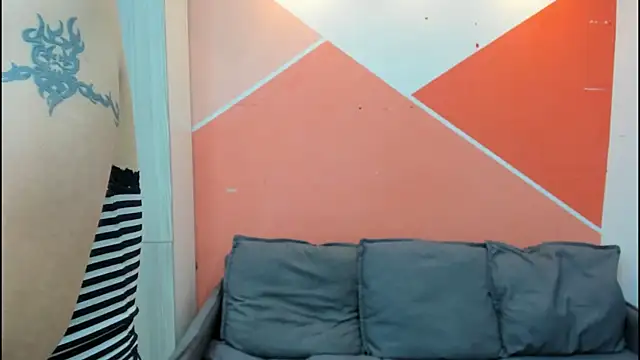 Snapshot of Mhelanny2 chatting on October 17, 2025, 5:59 pm Mhelanny2 online show from October 17, 2025, 5:59 pm