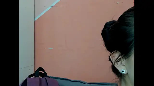 Snapshot of Mhelanny2 chatting on October 24, 2025, 9:22 pm Mhelanny2 online show from October 24, 2025, 9:22 pm