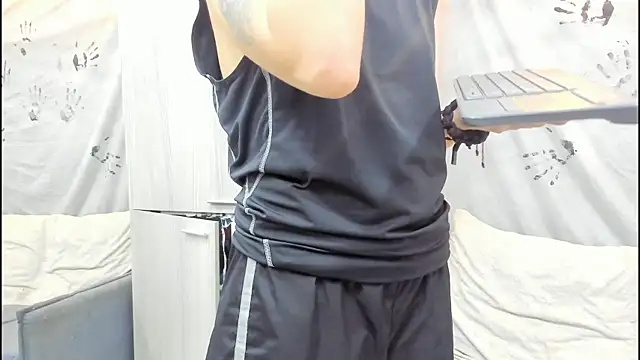 Snapshot of Mhelanny2 chatting on October 25, 2025, 3:40 pm Mhelanny2 online show from October 25, 2025, 3:40 pm