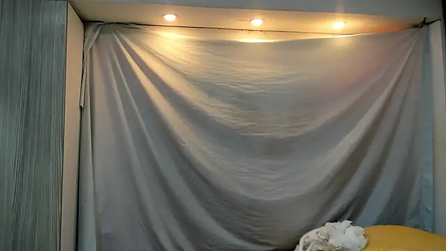 Mhelanny2 online show from March 18, 2026, 5:05 pm